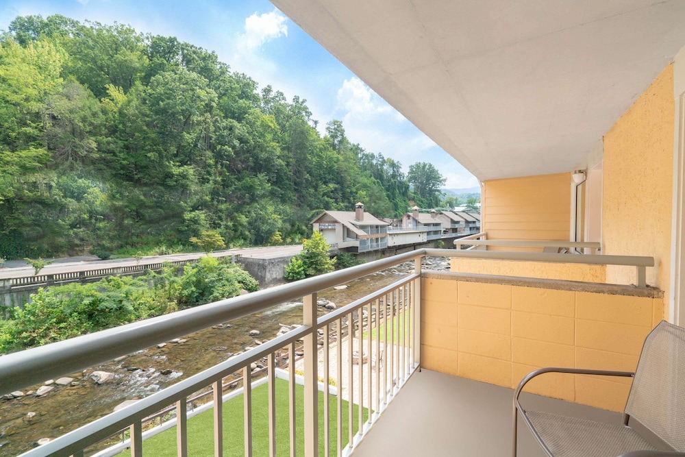 King Premier Fireplace Riverview Balcony - Photo 8