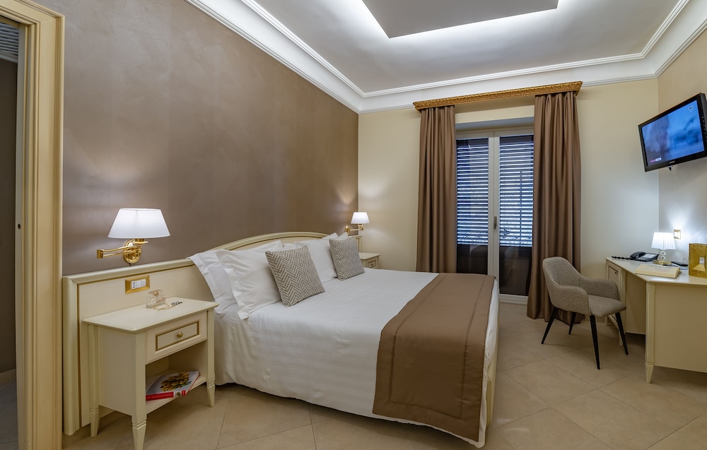 Family Room, City View (201) - Photo 10