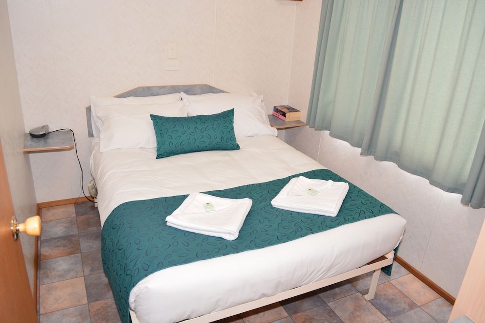 2 Bedroom Standard Cabin - Pet Friendly photo 2