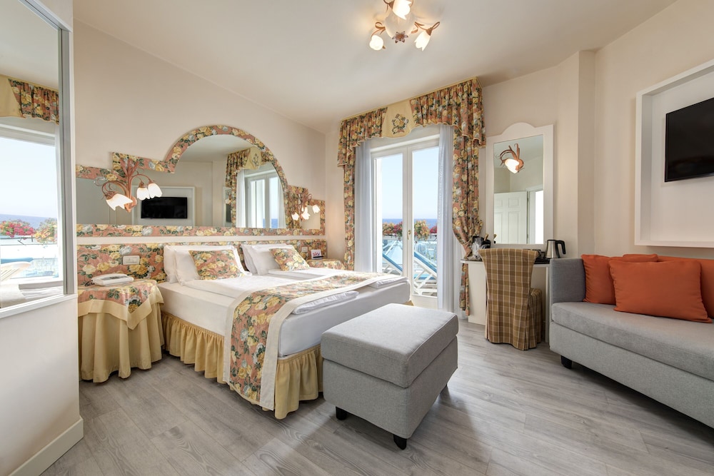 Double or Twin Room, Sea View (Elegance)