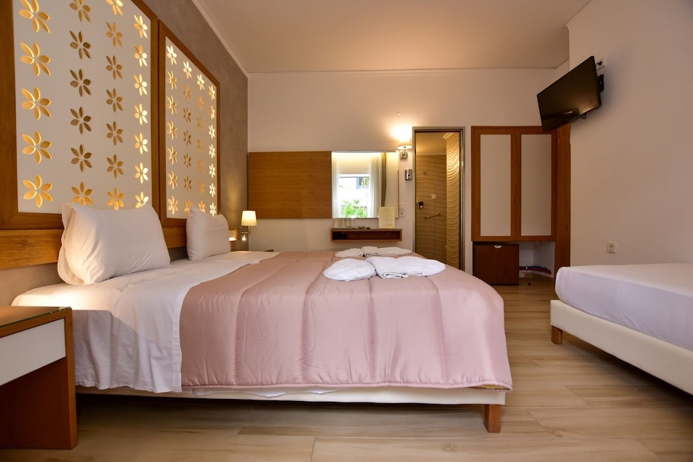 Superior Triple Room photo 2