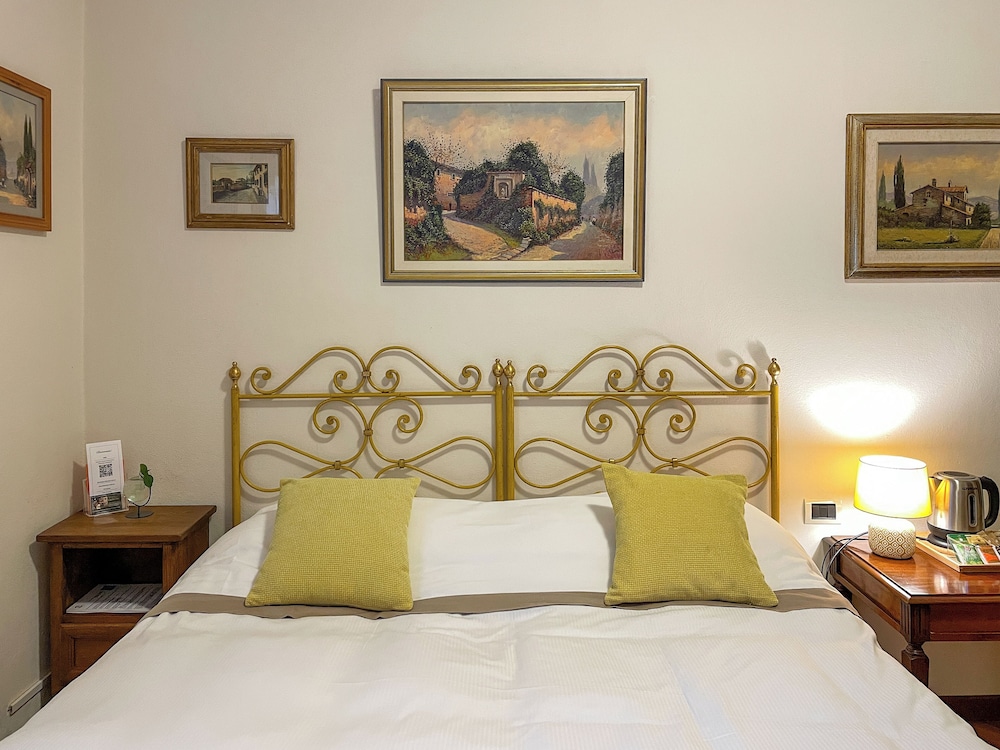 Basic Double Room, 1 Queen Bed, Non Smoking, Garden View photo 1