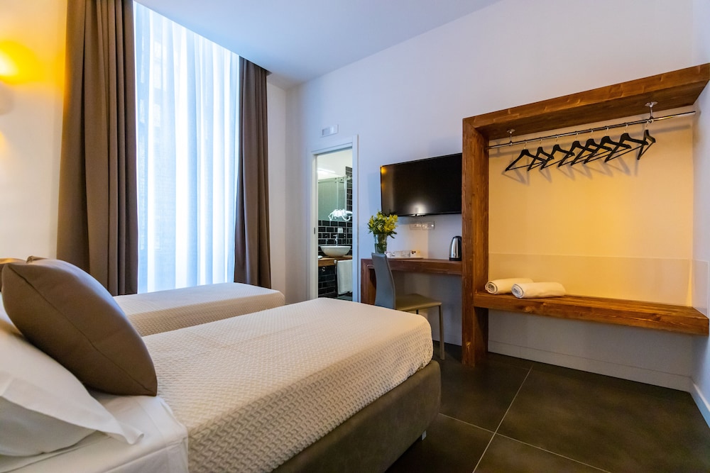 Classic Double or Twin Room, City View photo 1