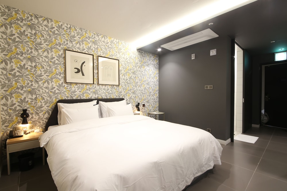 Standard Double Room - Photo 2