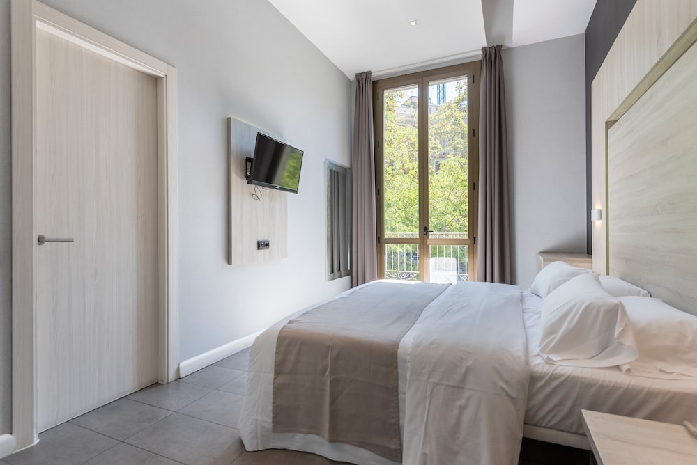 City Double Room, 1 Bedroom, Balcony, City View photo 2