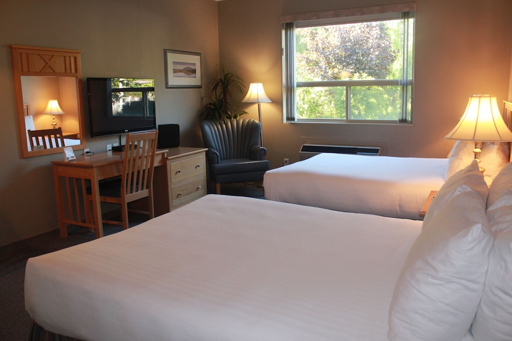 Room, 2 Queen Beds, Kitchenette, Hill View