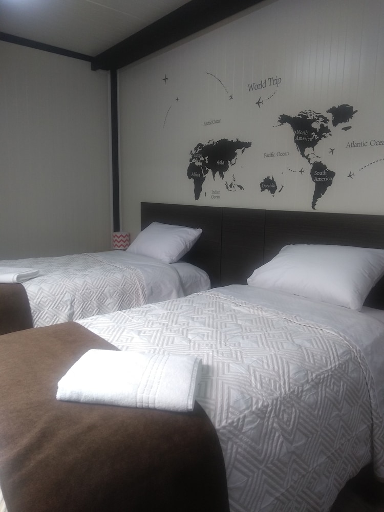 Standard Twin Room - Photo 3
