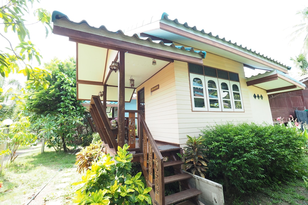 Bungalow with Garden View photo 3