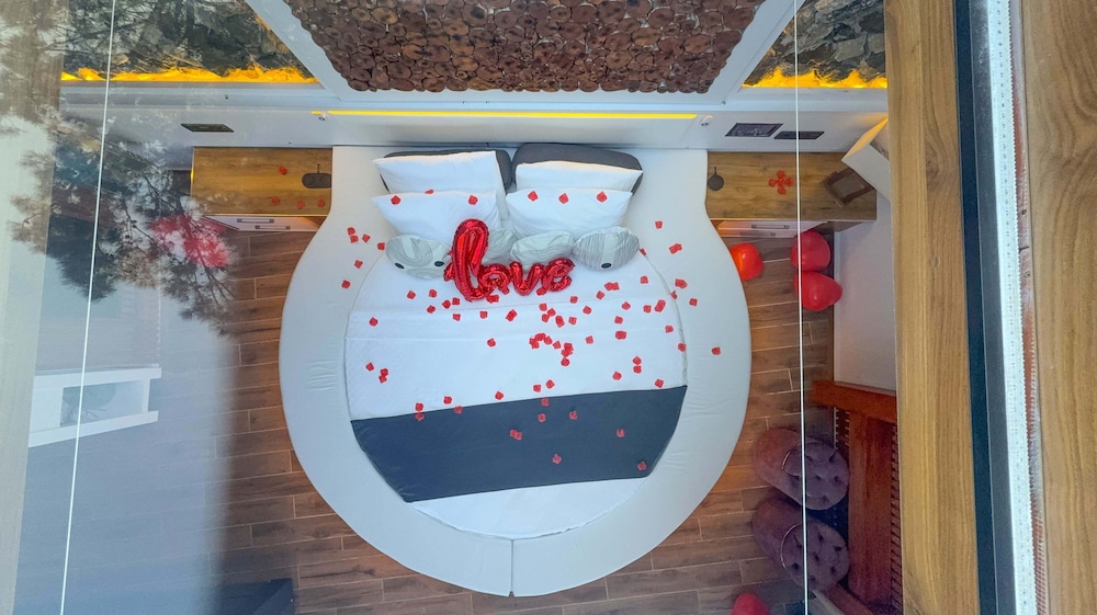 Honeymoon Room
