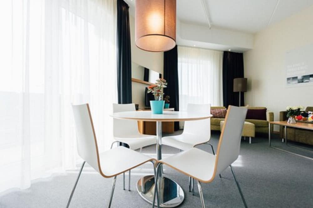 Family Room, 1 Bedroom photo 1