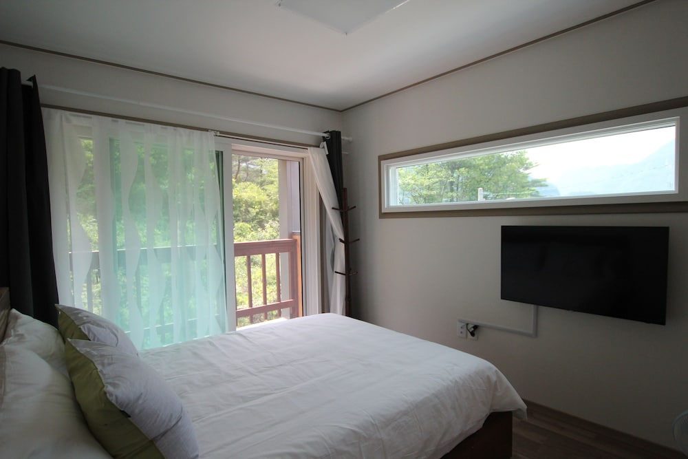 Condo (203) photo 1