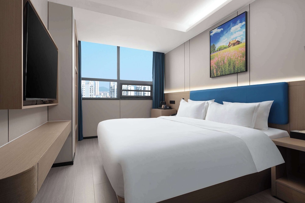 Room, 1 King Bed, Non Smoking (Elegant)