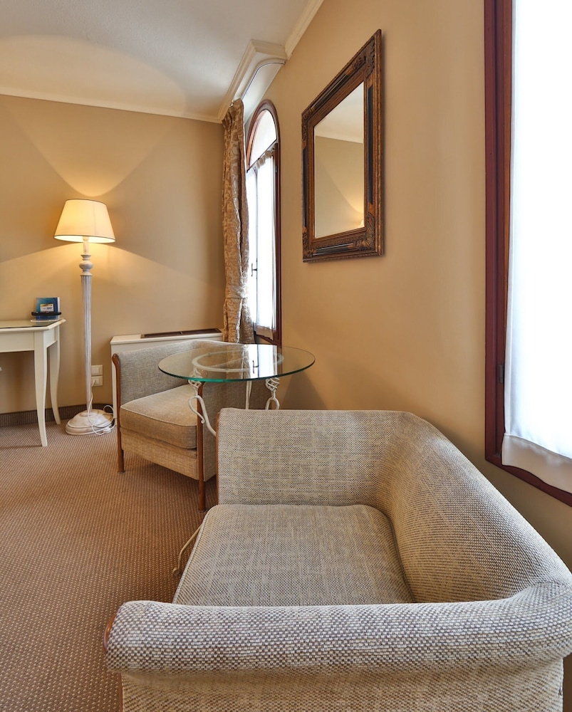 Deluxe Room - Photo 3