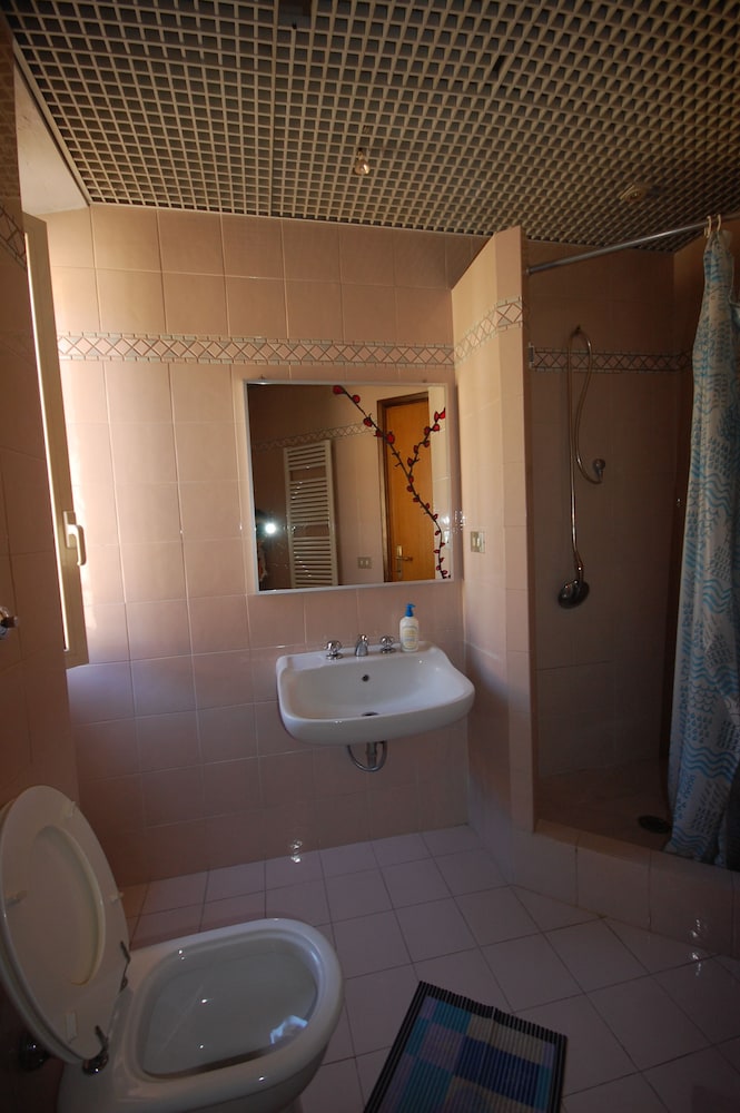 Classic Quadruple Room, 1 Double Or 2 Twin Beds, Ensuite