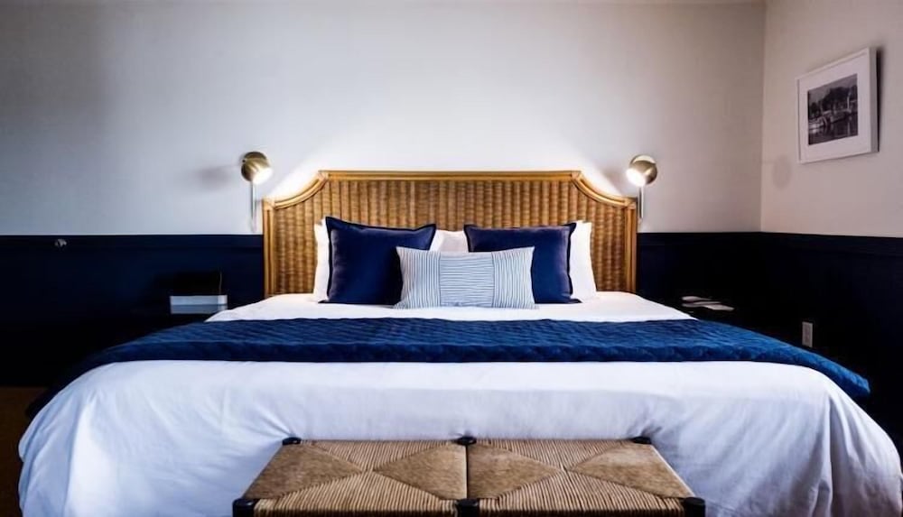Waterfront Suite photo 3