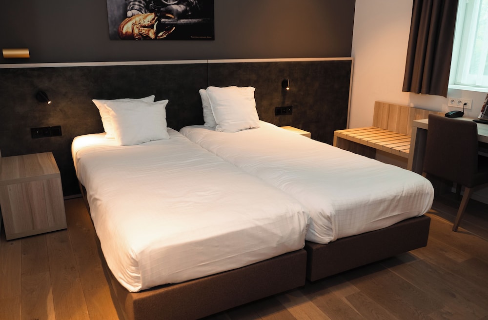 Room (Superior room)