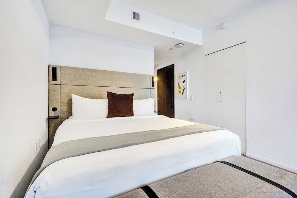 Classic Studio, 2 Queen Beds photo 1