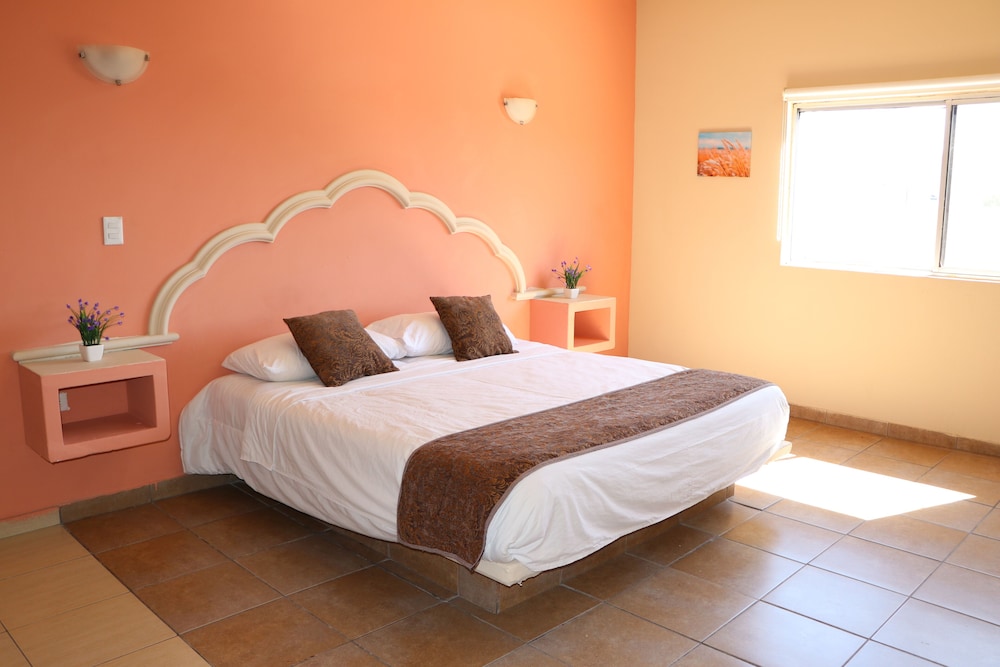 Room, 1 King Bed, Courtyard View photo 1
