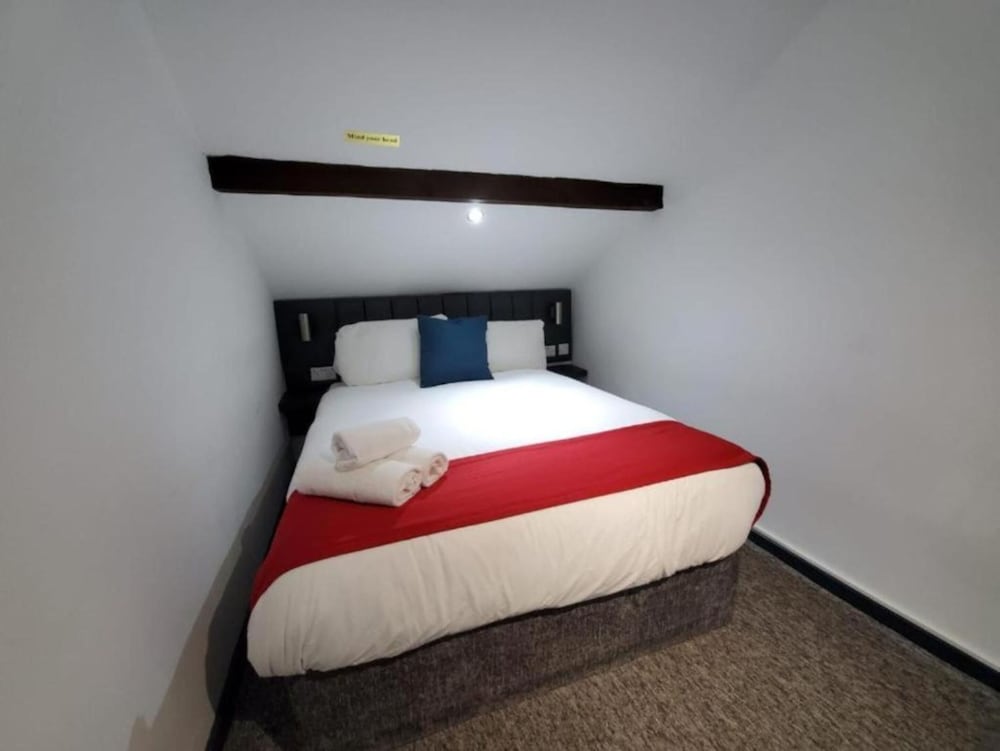 2 Bed Suite with Balcony photo 2