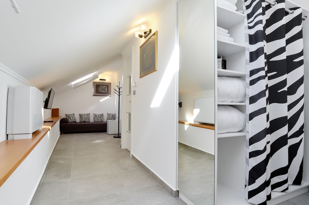 Standard Double or Twin Room - Photo 2