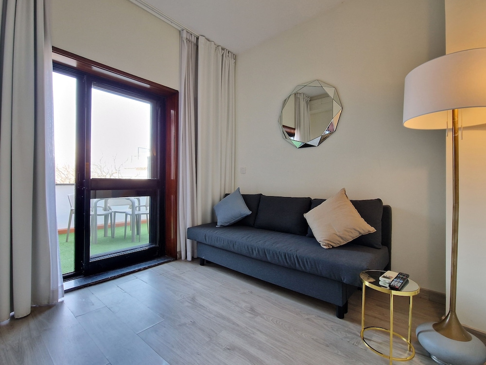 Deluxe Suite - Photo 7