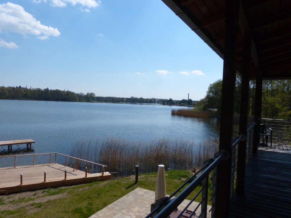 Basic Twin Room, Lake View photo 3