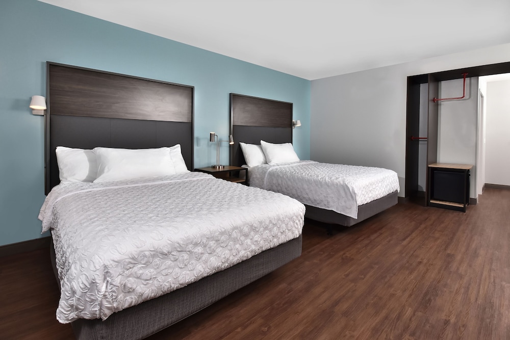 Room, 2 Queen Beds, Accessible (Roll-In Shower) - Photo 3