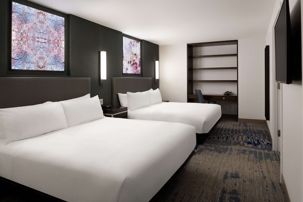 2 King Beds 1 Bedroom Corner Suite - Photo 1