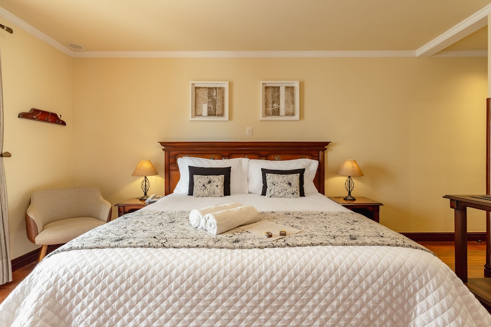 Deluxe Triple Room, Fireplace photo 3