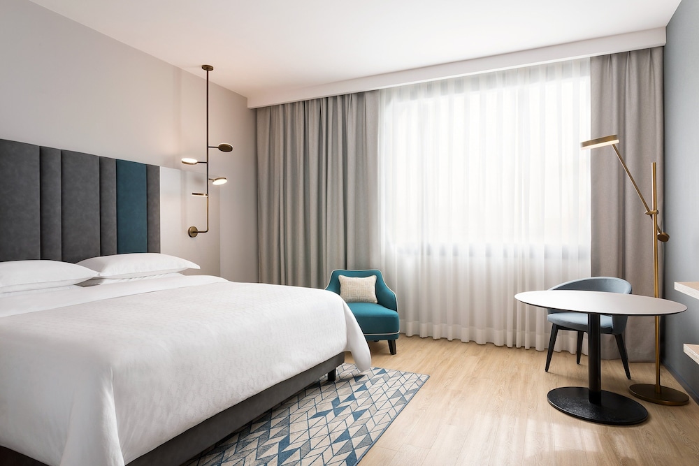 Standard Room, 1 King Bed