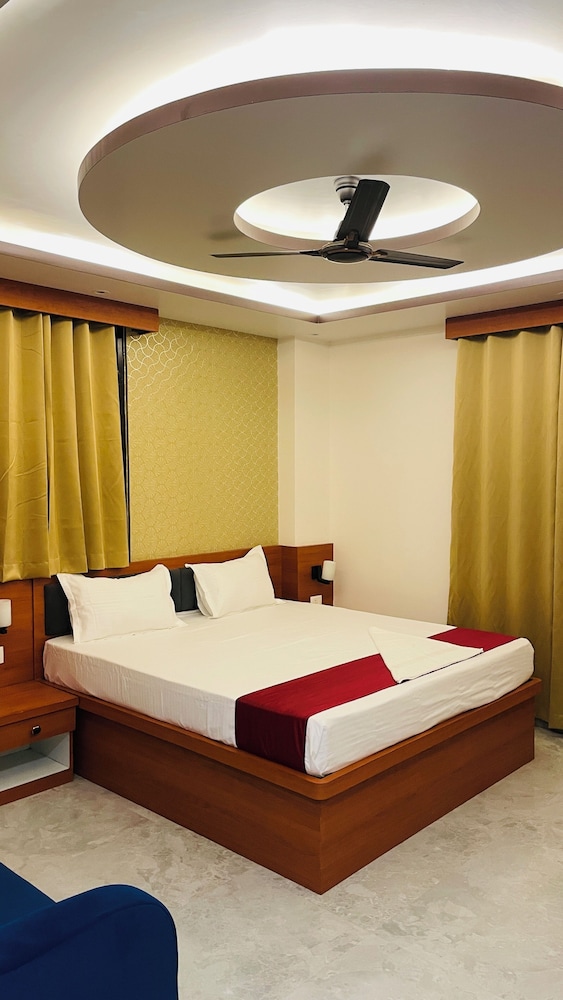 Deluxe Double Room, City View photo 3