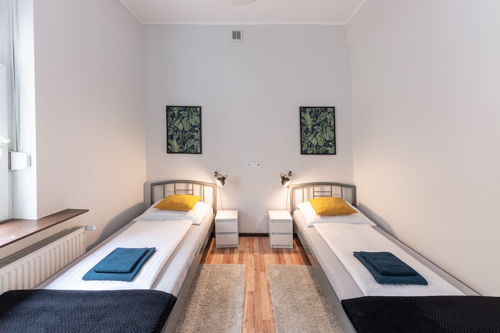 Budget Twin room (202) photo 1