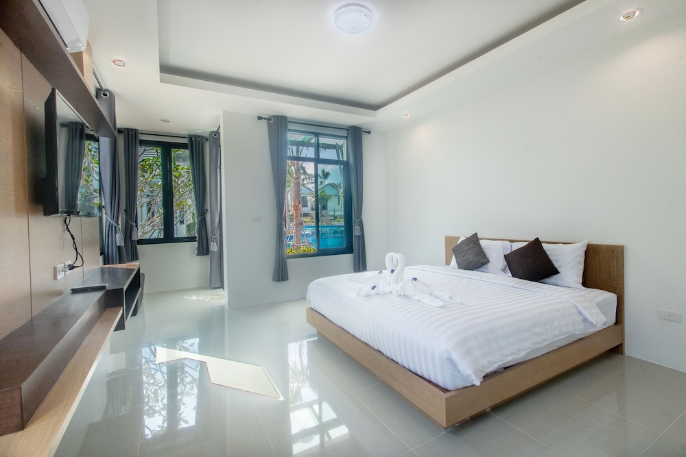 Deluxe Double Room , Pool View photo 1