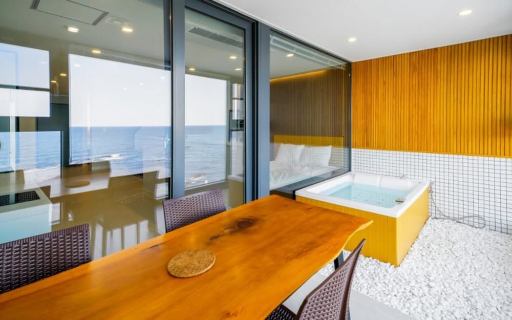 Room (Suite Ocean View (Rooms 301-304))