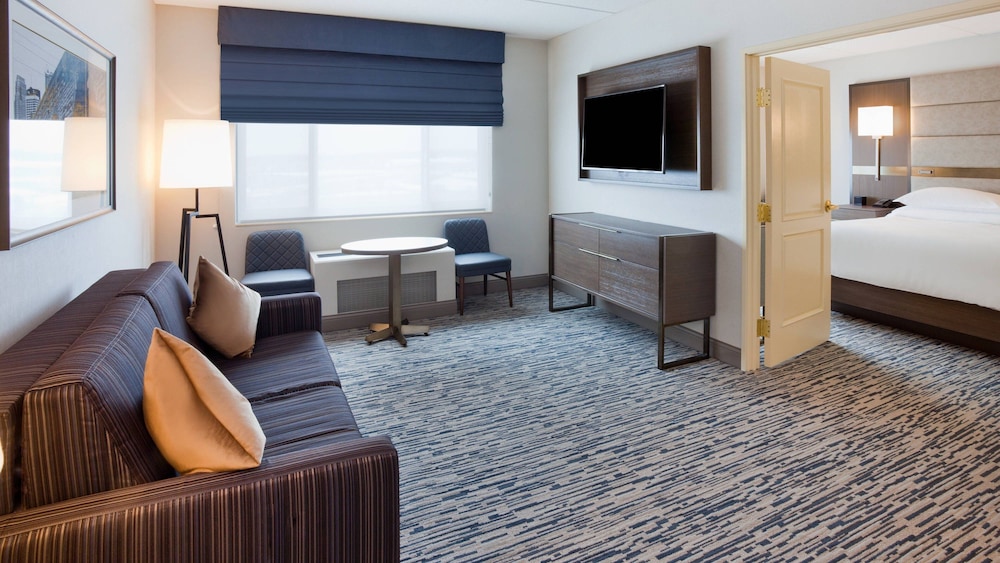 Club Suite, 1 King Bed - Photo 2