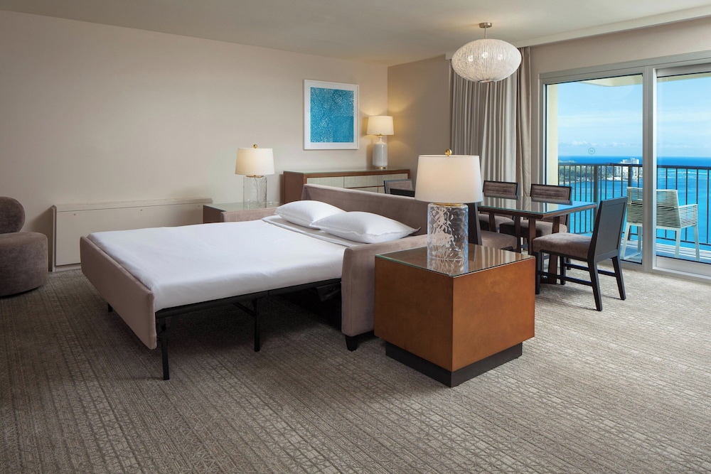 Suite, 1 Bedroom, Roll-in Shower, Oceanfront (Accessible, Kai Suite) thumbnail 5