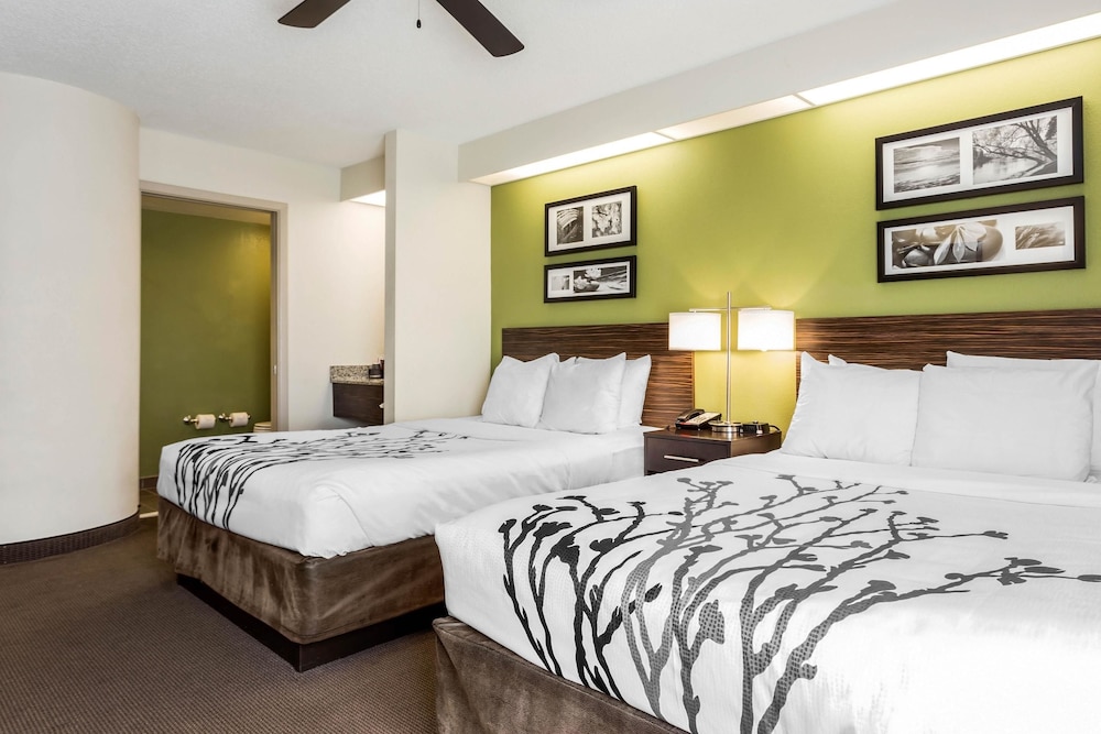 Standard Room, 2 Queen Beds, Non Smoking - Photo 3
