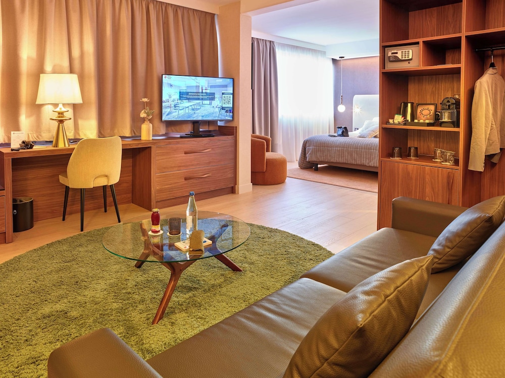 Junior Suite, 1 King Bed, Non Smoking (Larger Room;with Sofabed)