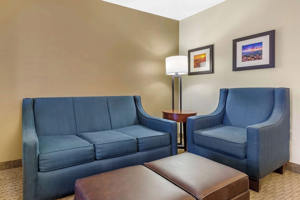 Suite, 1 Queen Bed with Sofa bed, Hearing Accessible, Non Smoking (Mobility, Roll-In Shower) - Photo 2