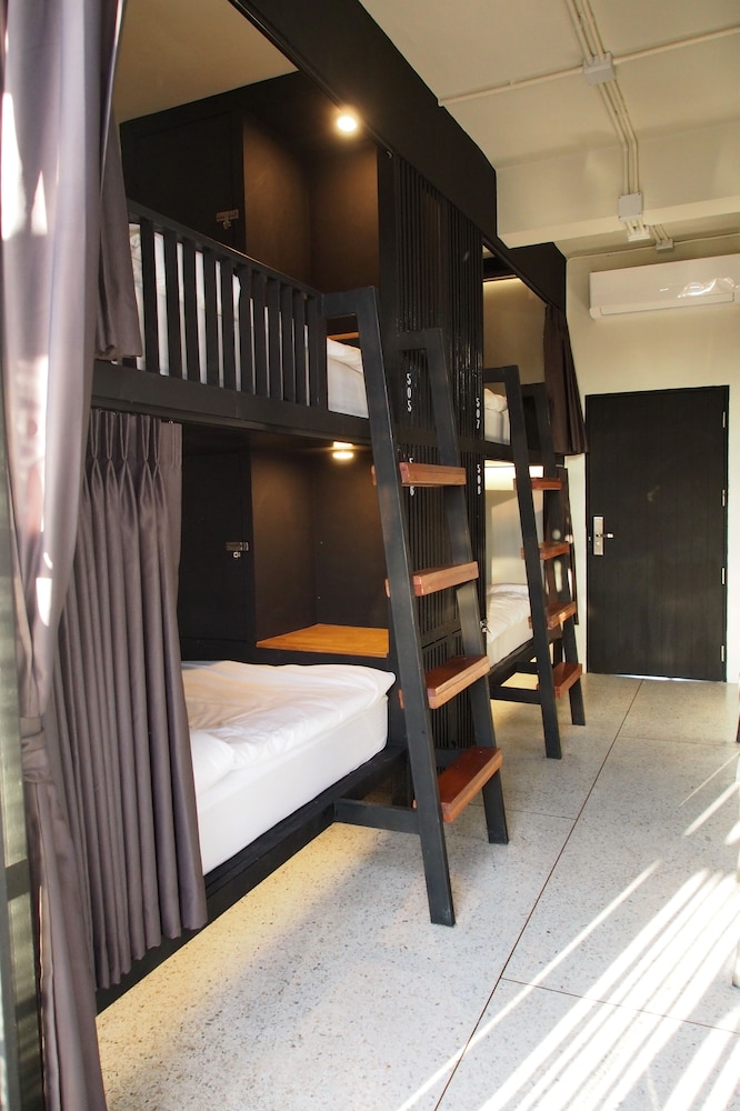8 Beds Mixed Dormitory photo 2
