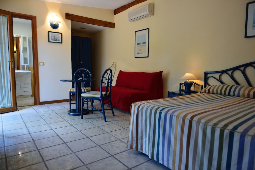 Superior Triple Room - Photo 4