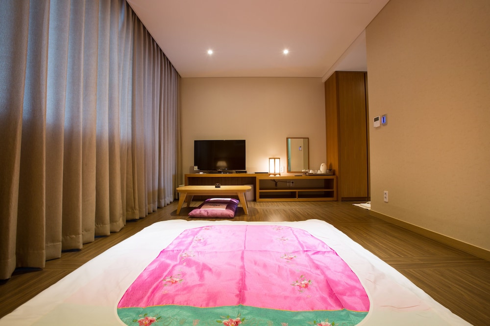 Room, 1 Double Bed (Ondol) photo 3