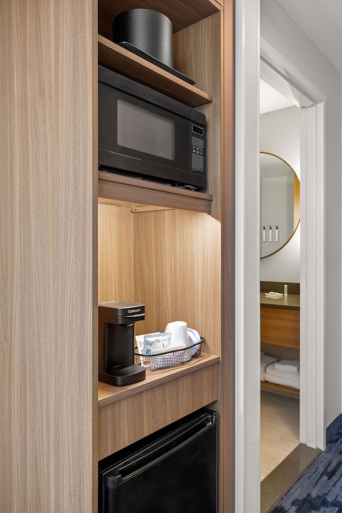 Room, 1 King Bed (Hearing Accessible) - Photo 4