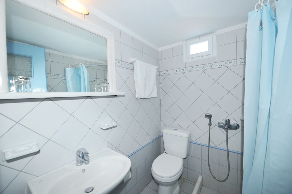 Standard Double Room - Photo 6