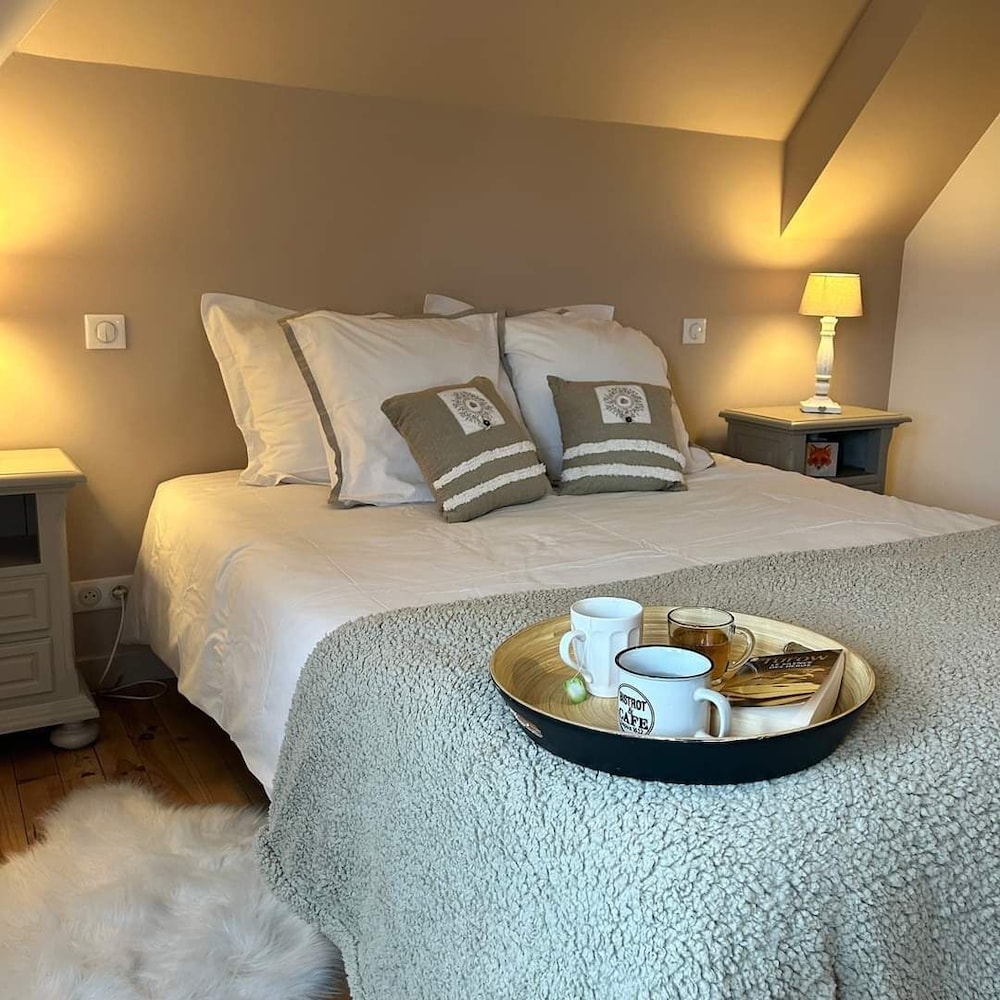 Romantic Double Room, Ensuite, Courtyard View photo 1