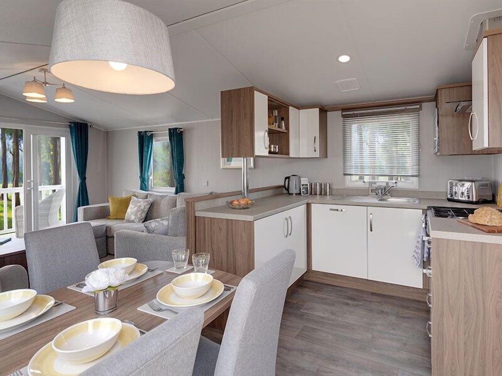 Three Bed Gold Caravan photo 1