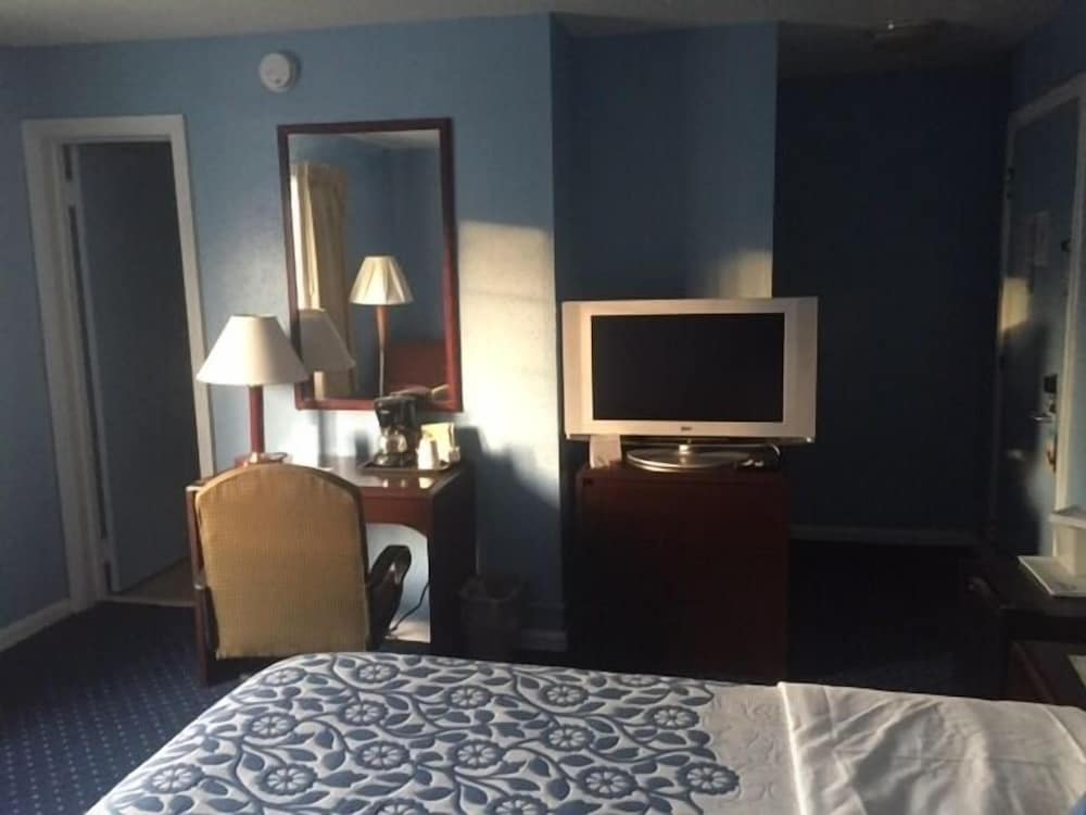 Standard Room, 1 Queen Bed - Photo 4