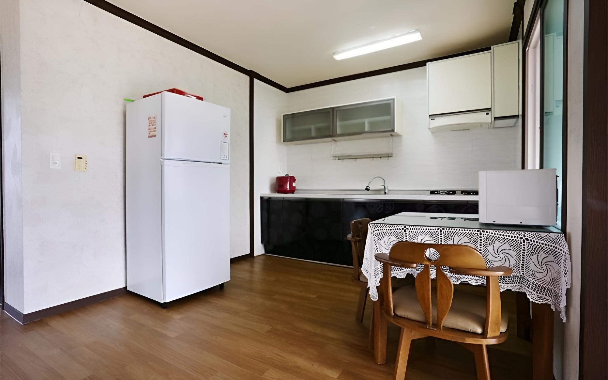 Room (B wing) photo 2