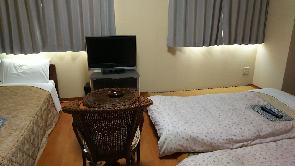 Luxury Room, Smoking (1 Double Bed + 2 Futons) photo 2