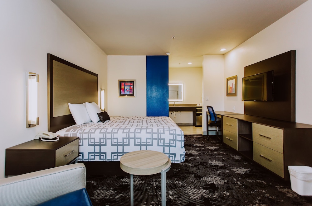 Basic Room, 1 King Bed